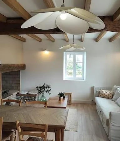 Laplume בית נופש Monein