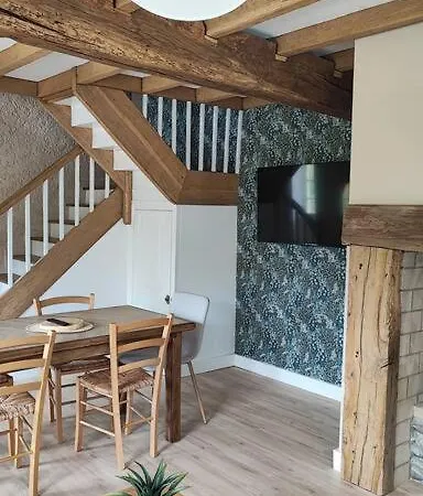 Laplume בית נופש Monein